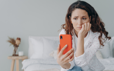 Blackout da scrolling: quando il tempo si dissolve tra le mani